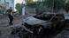 Un automóvil destruido en una zona residencial de Kiev tras otro ataque ruso contra civiles en Ucrania. Un automóvil destruido en una zona residencial de Kiev tras otro ataque ruso contra civiles en Ucrania.