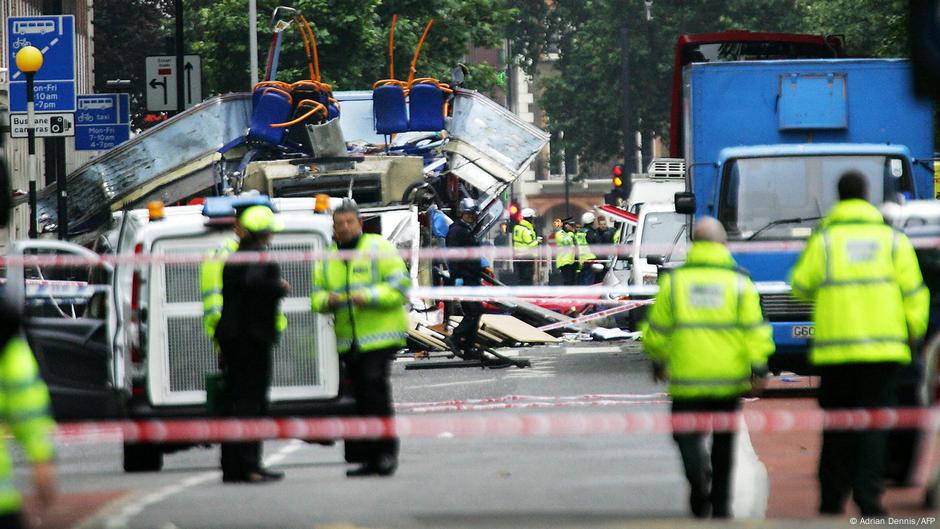 Un pequeño avión se estrella tras su despegue en Londres – DW – 14/07/2025