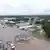 Una casa arrancada de sus cimientos por la repentina crecida del río Concho quedó varada en medio de una autopista en San Angelo, Texas.