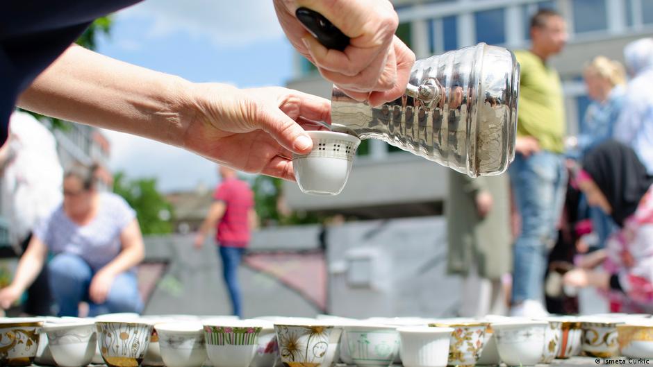 Más de 8.000 tazas en recuerdo de Srebrenica – DW – 11/07/2025