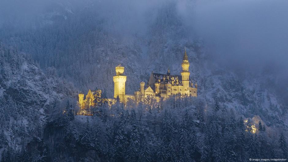 Neuschwanstein goes UNESCO. What makes this castle magical? - DW - 07/12/2025