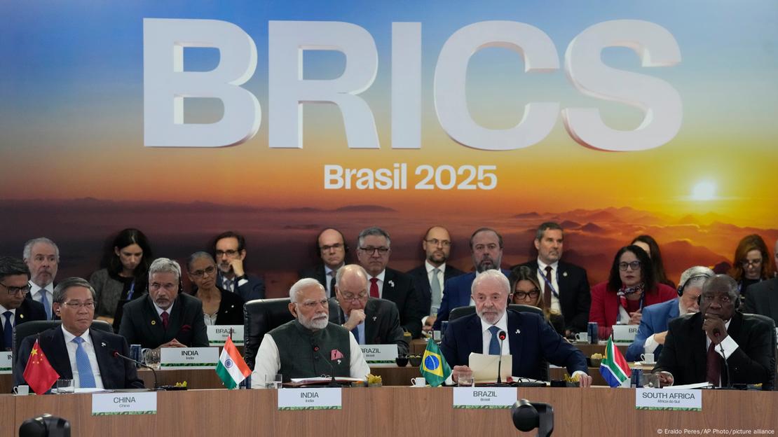 Lula discursa entre o premiê indiano, Narendra Modi, e o presidente sul-africano, Cyrill Ramaphosa, na cúpula do Brics no Rio