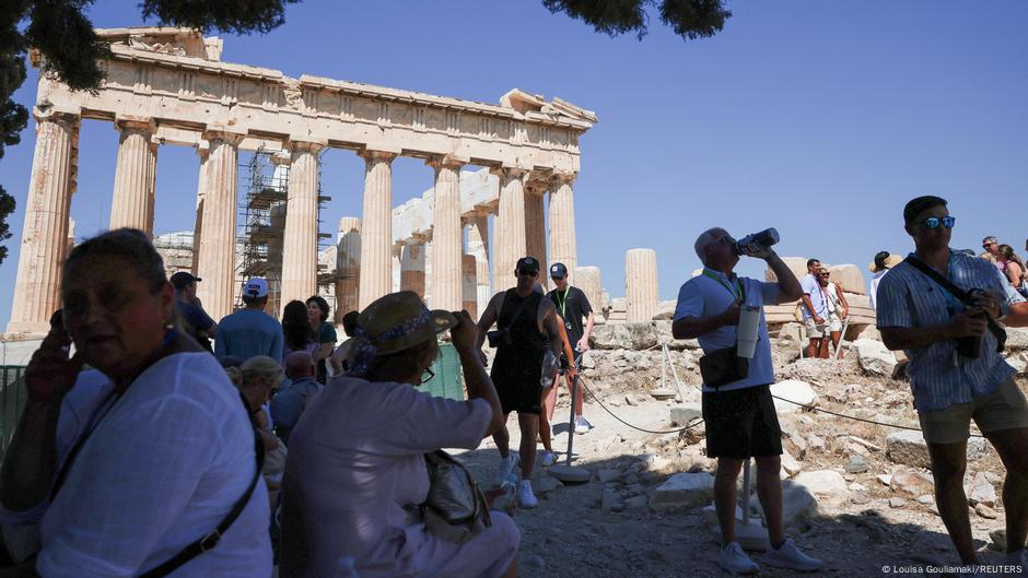 Greece temporarily shuts Acropolis due to heat wave