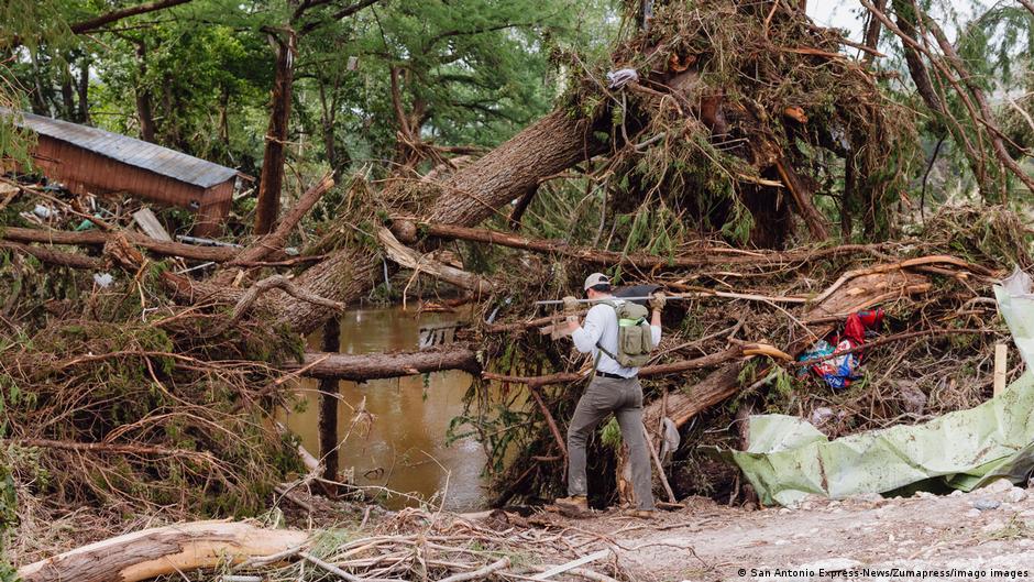 suben a 120 fallecidos por devastadoras inundaciones – DW – 10/07/2025