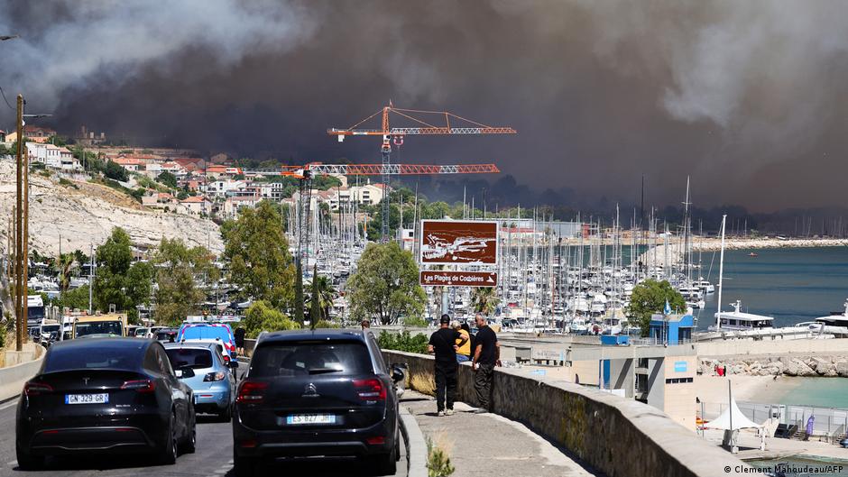 Incendio forestal en Francia amenaza a población de Marsella – DW – 09/07/2025 Incendio forestal en Francia amenaza a población de Marsella – DW – 09/07/2025
