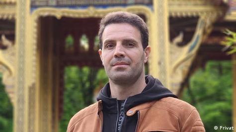 پرویز یاری، روزنامهنگار و پژوهشگر ارشد سازمان دفاع از جریان آزاد اطلاعات (DeFFI) پرویز یاری، روزنامهنگار و پژوهشگر ارشد سازمان دفاع از جریان آزاد اطلاعات (DeFFI)