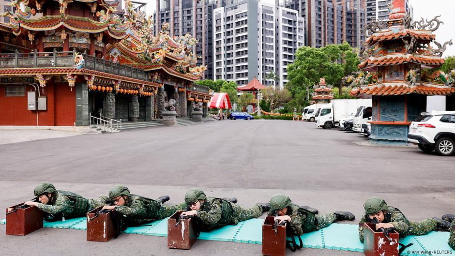 Taiwan launches record military drills amid China threats – DW – 07/09/2025