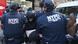 Polisi ya New York ikiwakamata waandamanaji wanaopinga Marekani kuwafurusha wahamiaji Polisi ya New York ikiwakamata waandamanaji wanaopinga Marekani kuwafurusha wahamiaji