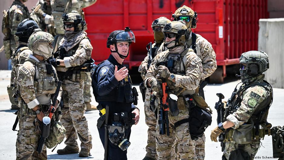 California prohibirá a agentes del ICE ocultar su identidad – DW – 21/09/2025