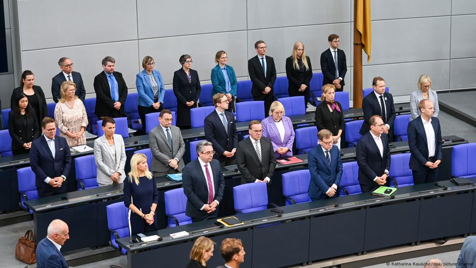 Na početku sednice Bundestaga odata je počast žrtvama u Srebrenici