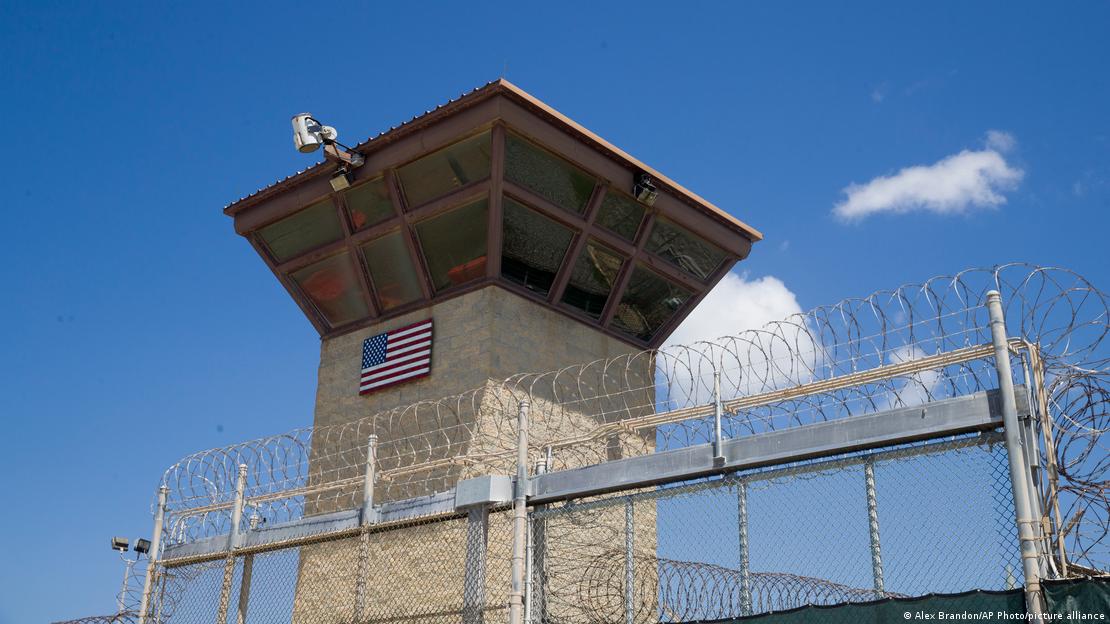 Torre de observação na Base de Guantánamo