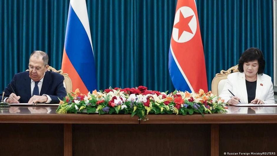 Canciller ruso elogia la ayuda de Corea del Norte en Ucrania – DW – 12/07/2025