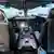 Boş bir Boeing 787 Dreamliner tipi yolcu uçağının kokpiti