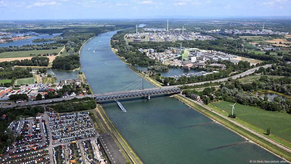 Pogled iz vazduha na Rajnu kod Karlsruea (arhivska fotografija)