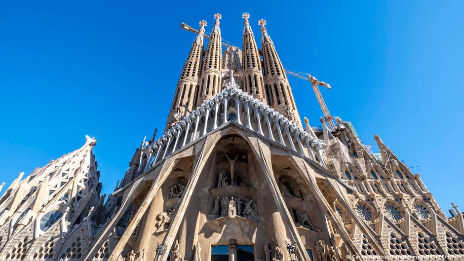 La Sagrada Familia ya es el edificio más alto de Barcelona – DW – 01/08/2025