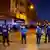Policía y vecinos en las calles de Torre Pacheco, Murcia, España.