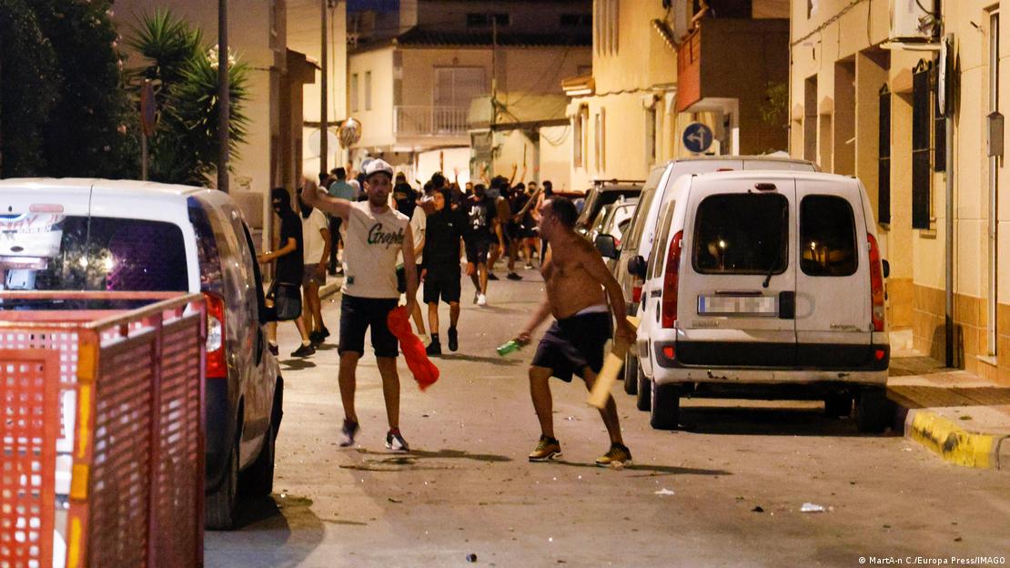 Vecinos en las calles de Torre Pacheco.