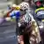 Bei der Tour der France 2023 ist es heiß: Auf der 10. Etappe gießt sich Rennprofi Wout van Aert Tour de France 2023 | 10. Etappe | Hitze | Wout Van Aert vor Mathieu Van Der Poel