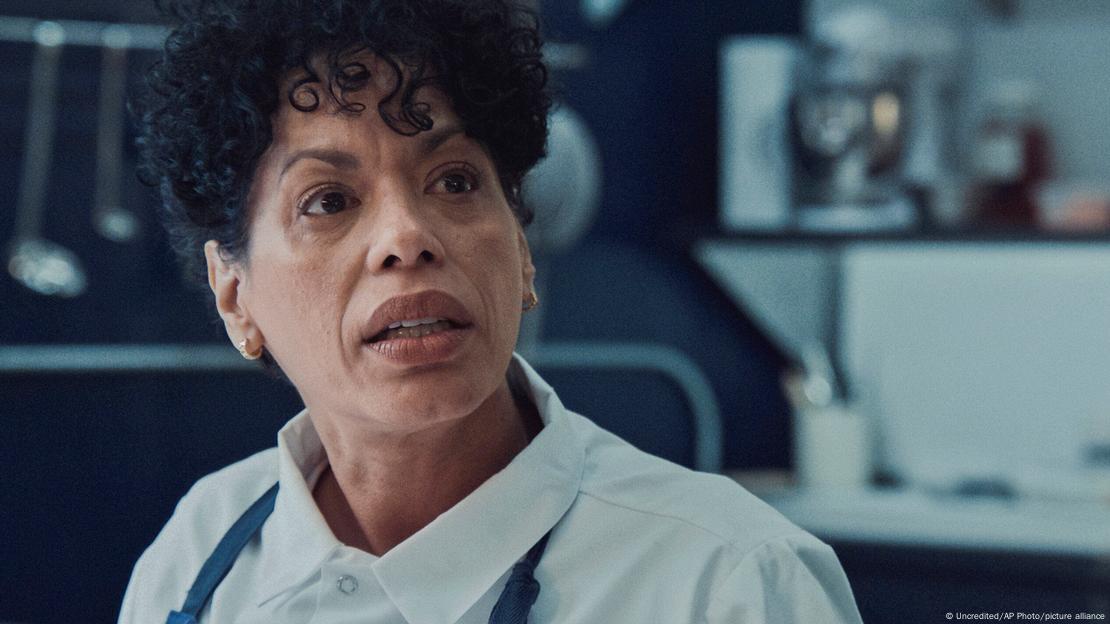  Liza Colón-Zayas en una escena de 'The Bear'