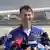 Polski astronauta Sławosz Uznański-Wiśniewski odpowiada na pytania mediów na lotnisku w Kolonii, w tle samolot rządowy, którym przybył z USA

