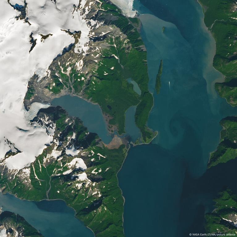 Alaska Shaken by 7.3 Quake Tsunami Alert Briefly Raised Then Lifted