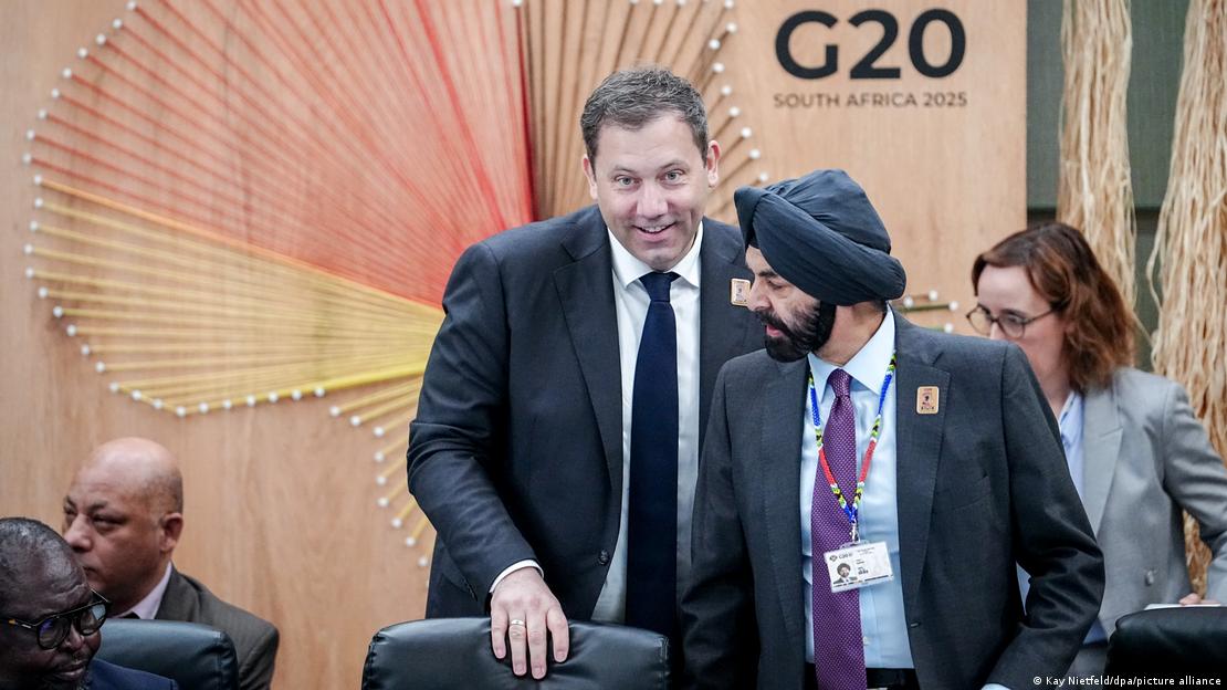 Südafrika Durban 2025 | Lars Klingbeil und Präsident der Weltbank Ajay Banga auf dem G20-Treffen der Finanzminister in Durban