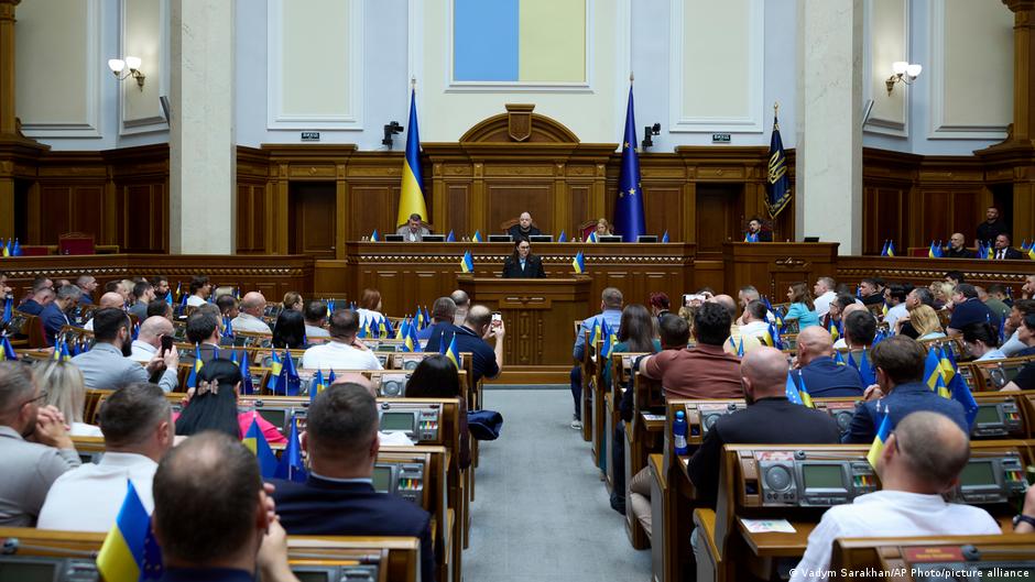 Верховна Рада України схвалила держбюджет-2026 – DW – 03.12.2025