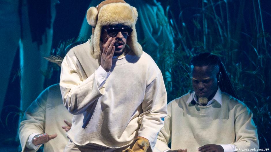 La glace affichera des agents dans le Super Bowl de Bad Bunny – DW – 10/2025