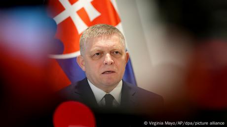 Der slowakische Ministerpräsident Robert Fico hat nun doch dem 18. EU-Sanktionspaket gegen Russland zugestimmt (Archivbild)