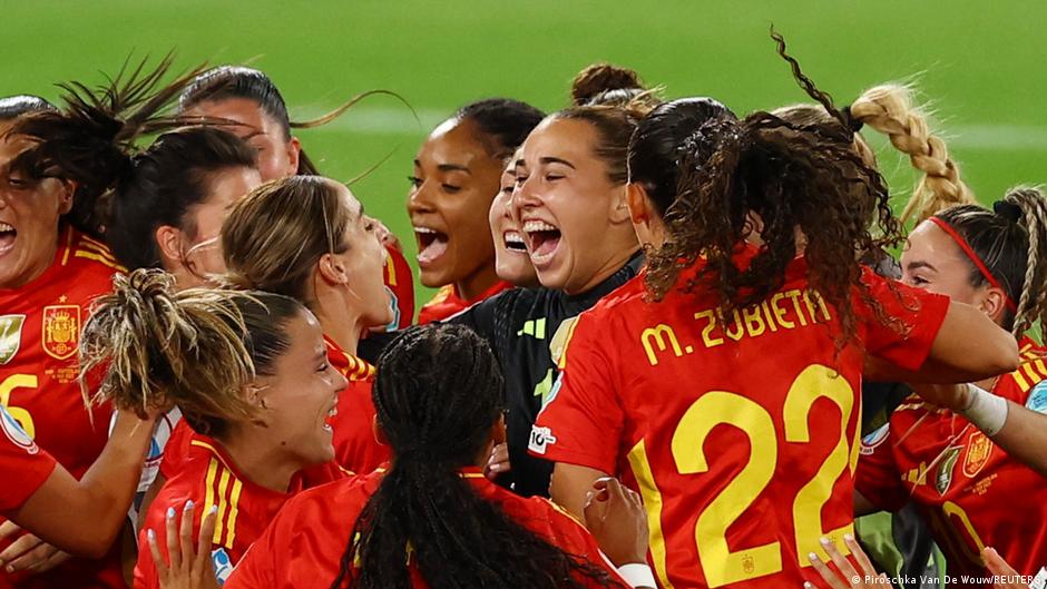 España gana 2-0 a Suiza y avanza a semifinales de Eurocopa – DW – 19/07/2025