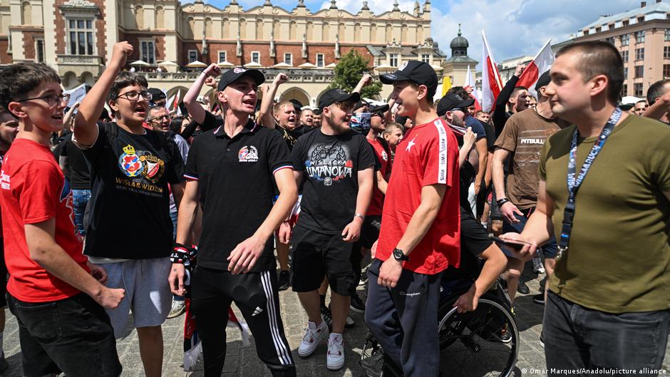 У Польщі тисячі ультраправих вийшли на акції проти мігрантів