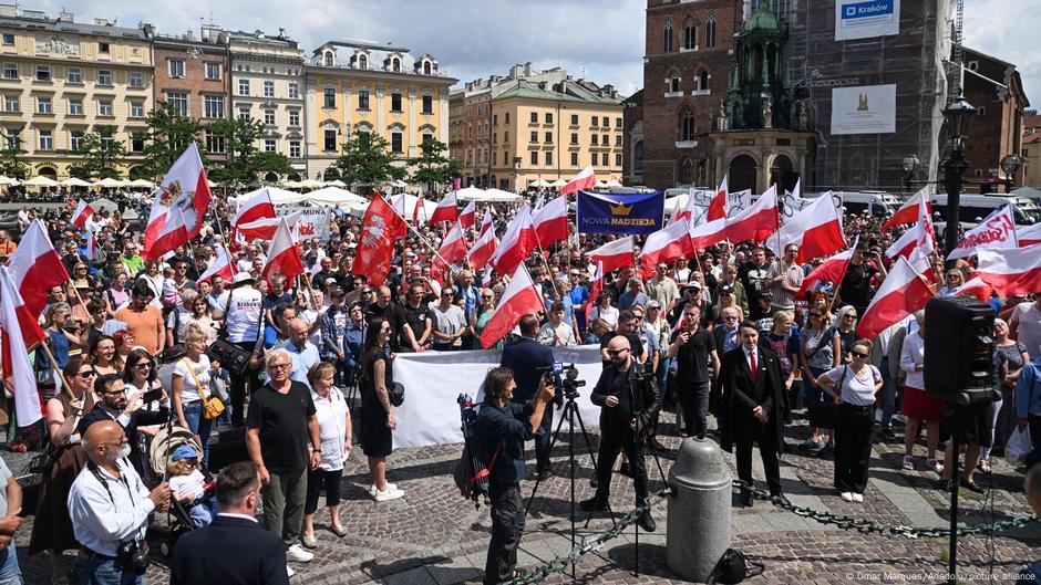 Antiimigracioni protesti krajnje desničarske Partije konfederacije u julu 2025. u Varšavi