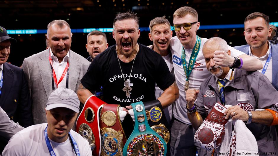 Усик переміг Дюбуа та знову став абсолютним чемпіоном світу в надважкій вазі
