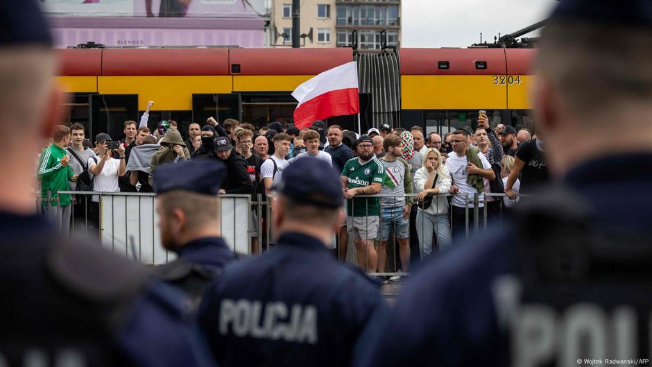 Demonstracje przeciw migracji? „Naród został na wakacjach“
