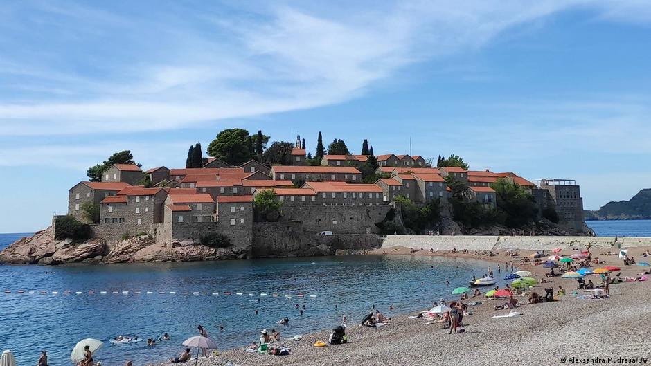 Crna Gora: godine turističkog lutanja stižu na naplatu