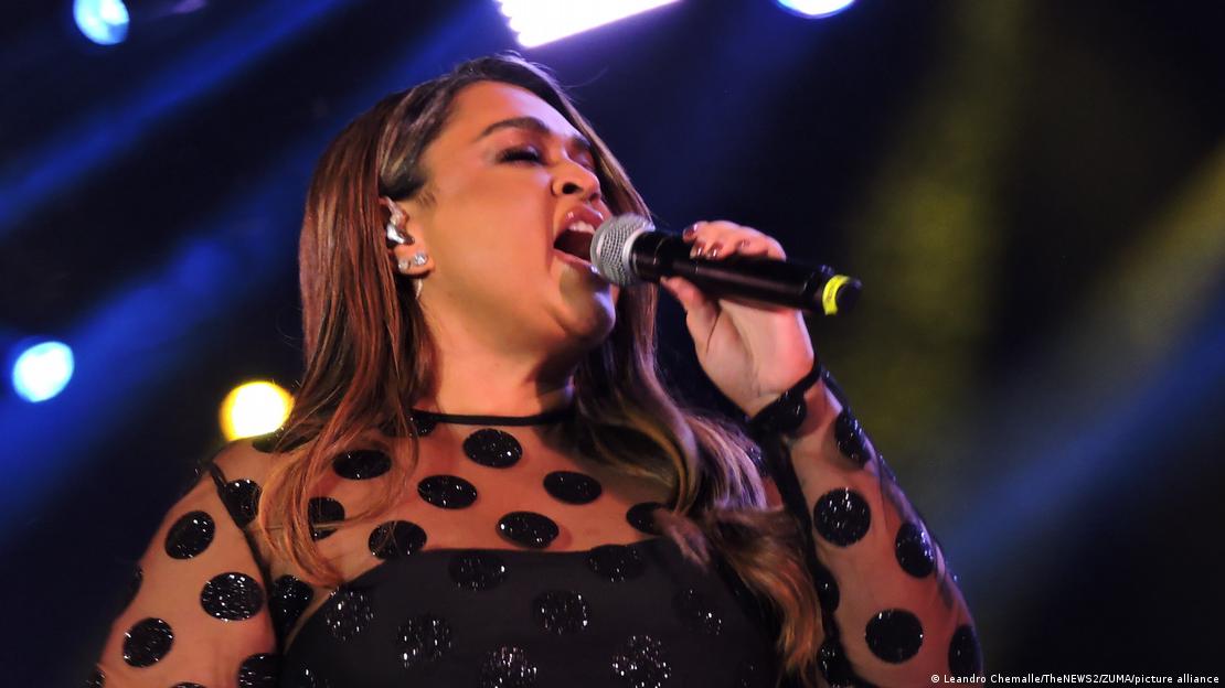 Preta Gil canta durante show em São Paulo