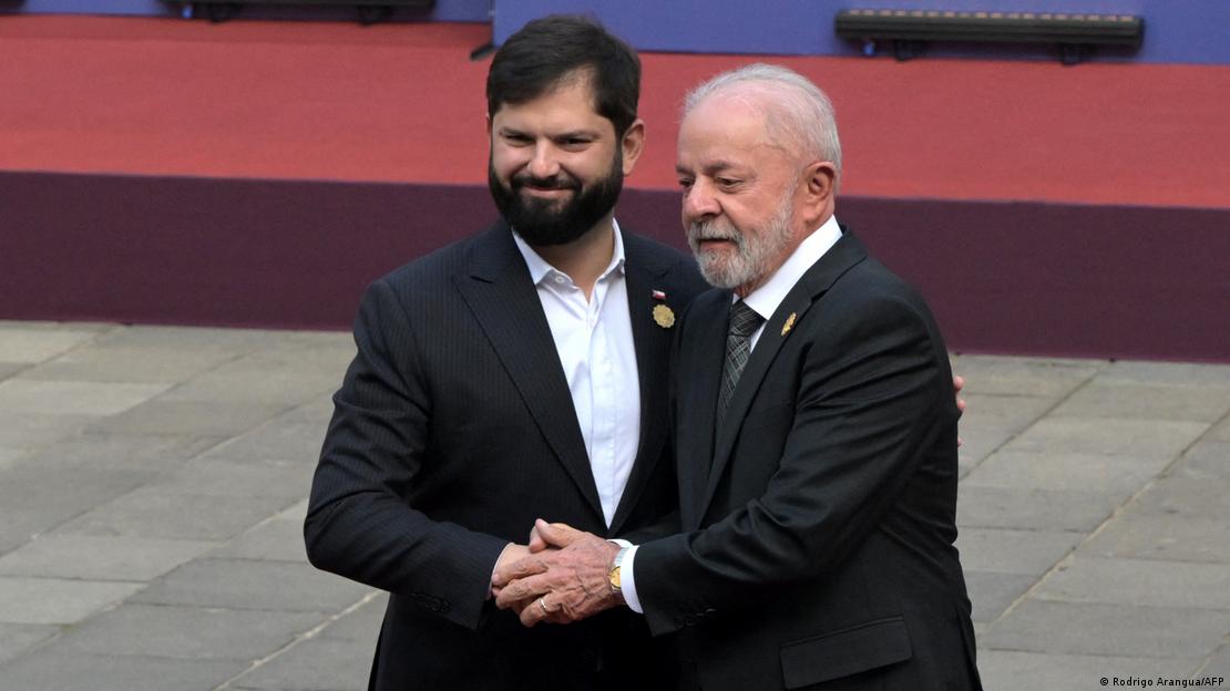 Lula cumprimenta o presidente chileno Gabriel Boric Lula cumprimenta o presidente chileno Gabriel Boric