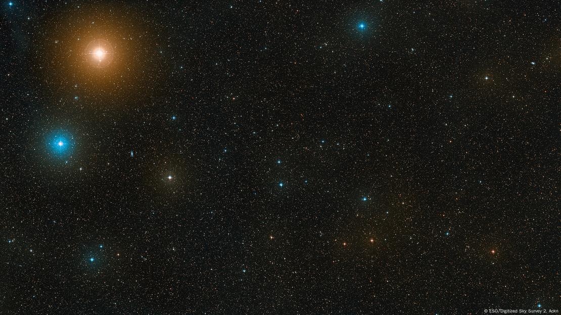 Chile: un cielo oscuro con estrellas,en la región celeste en torno a la estrella HD 135344B, observada en el sondeo del ESO. Chile: un cielo oscuro con estrellas,en la región celeste en torno a la estrella HD 135344B, observada en el sondeo del ESO.