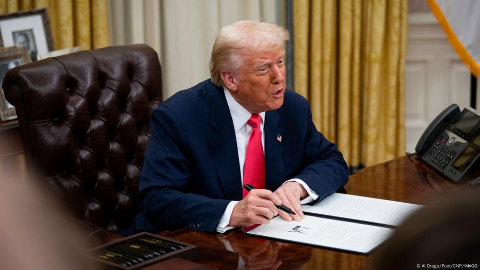 Trump tariffs: Canada rate raised as deal deadline looms
