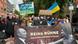 Критики российской оперной певицы Анны Нетребко на протесте в Берлине Критики российской оперной певицы Анны Нетребко на протесте в Берлине