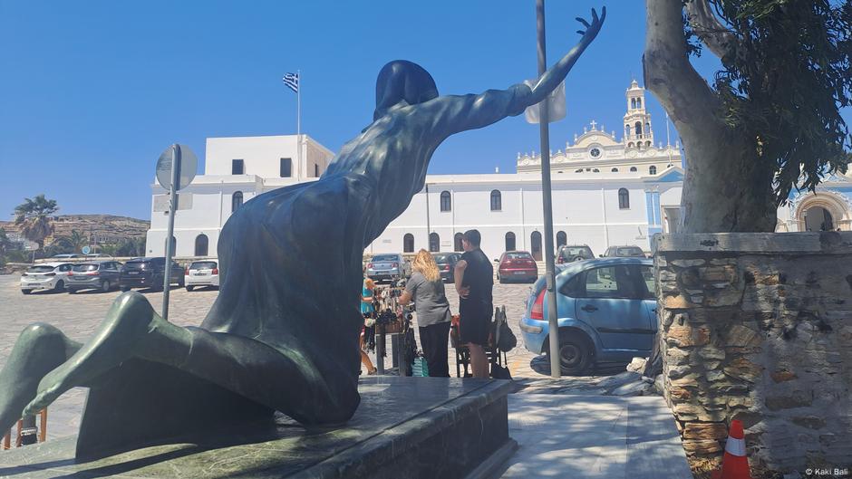 Statua hodočasnice na ostrvu Tinos