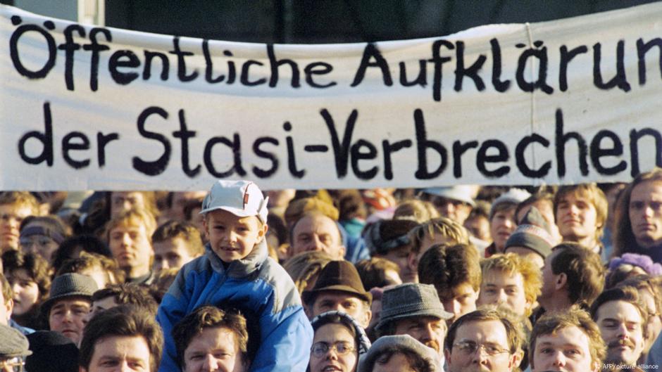Stasi  Si i përgjonte RDGJ ja qytetarët e saj