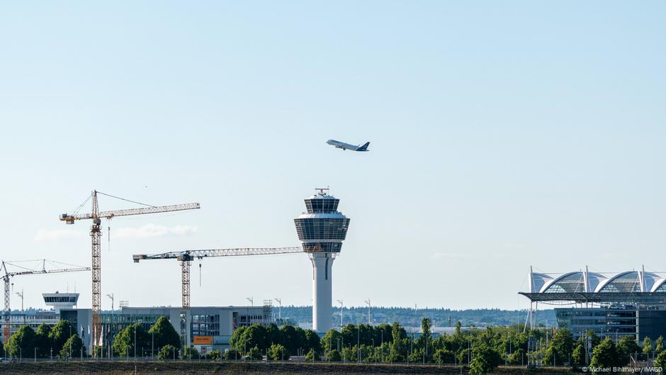 Germany: Drone sightings disrupt Munich airport – DW – 10/03/2025