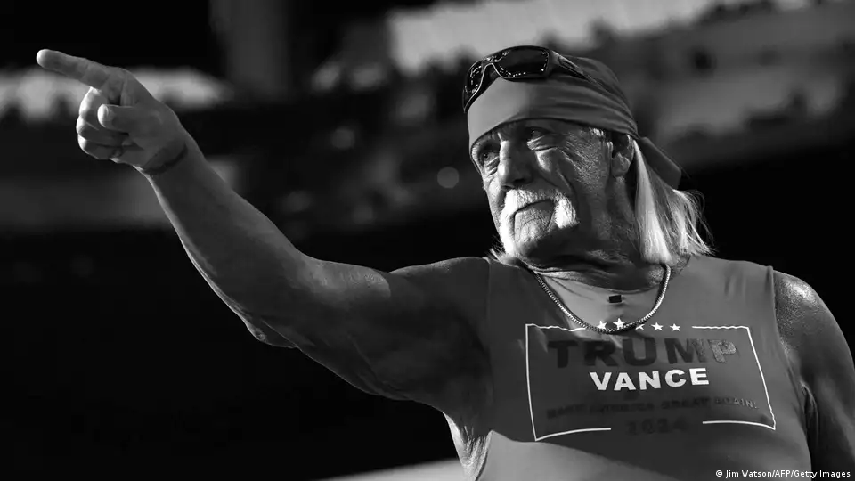 Hulk Hogan: US wrestling legend dies at 71