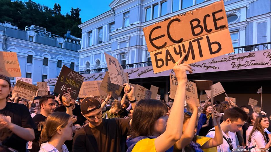 Не тільки НАБУ і САП. Які антикорупційні реформи зависли в Україні?