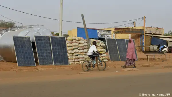 Afrikas Solarenergie-Revolution nimmt Fahrt auf – DW – 21.11.2025