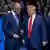 Merz (izquierda en la imagen) habla con Trump durante la cumbre de la OTAN de 2025 en La Haya, Países Bajos (25.06.2025)