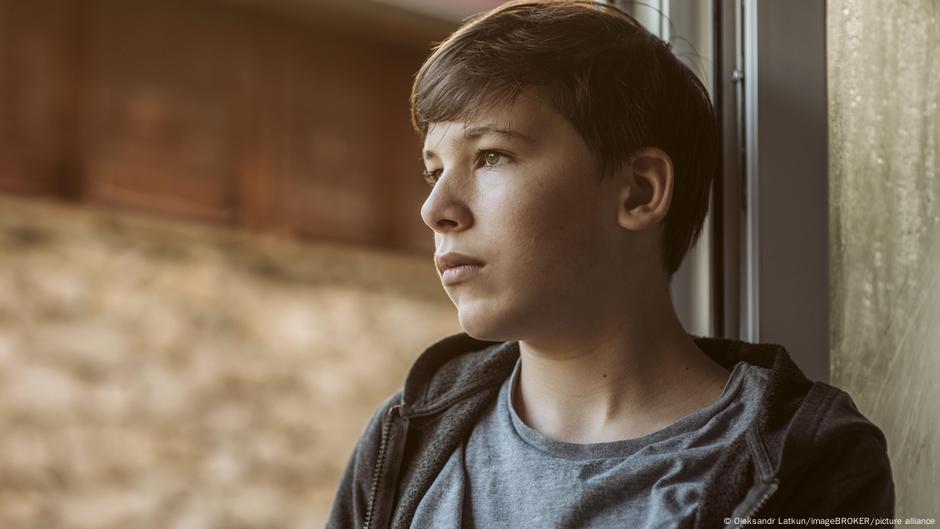 Jóvenes aquejados de soledad en Alemania: "¿Cómo hago amigos?"