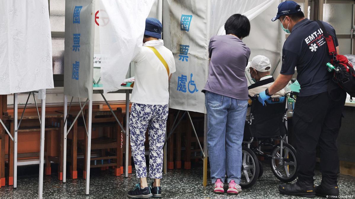 台湾“大罢免”投票日：25起罢免案全数未通过