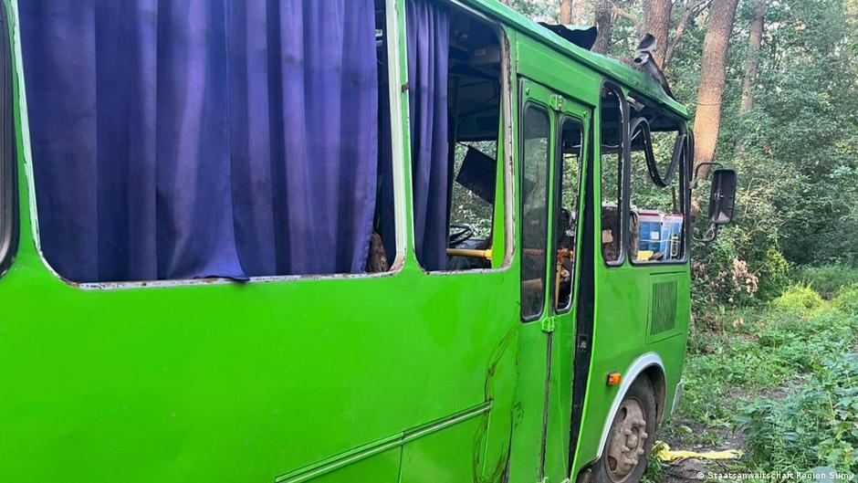 Війська РФ вдарили по автобусу з цивільним на Сумщині: троє загиблих, 19 поранених